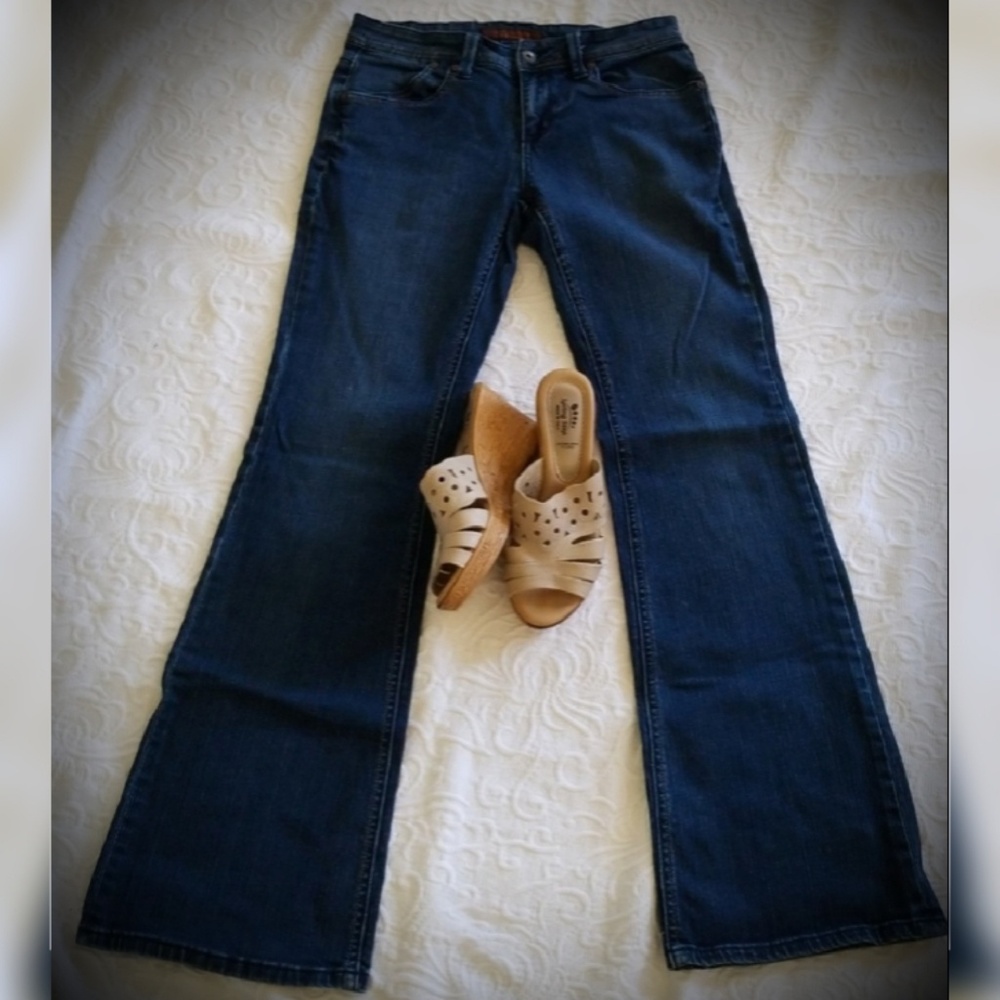 The limited Jean's sz 4R fit flare inseam 32"